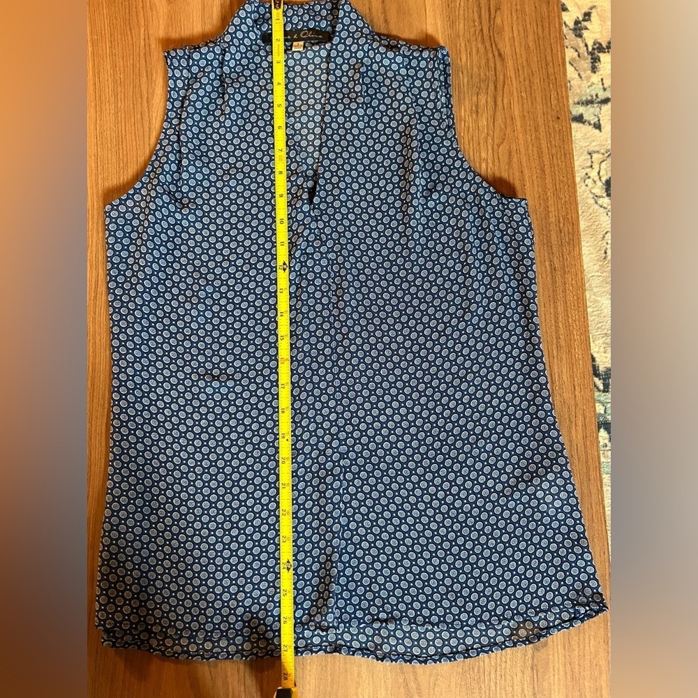 Rose & Olive blouse size Small navy, blue, and white dots pattern , sleeveless - Picture 5 of 6
